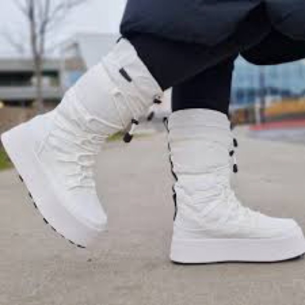 NWT Baffin Geneva Waterproof Insulated Boots